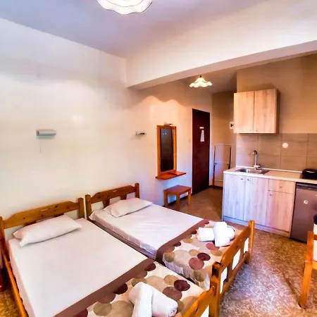 Hotel Pirgioti פלוגיטה